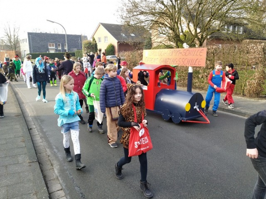 Stimmungsvolle Karnevalsparty an der Brüder-Grimm-Schule